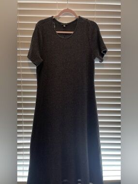 Ribbed Knit Short-Sleeve Midi Dress - Black